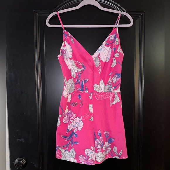 Like NEW Yumi Kim Lea Floral Romper with pockets in pink size S - Picture 2 of 7